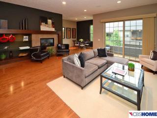 132 Dundee Ridge Ct, Omaha, NE 68132-3206