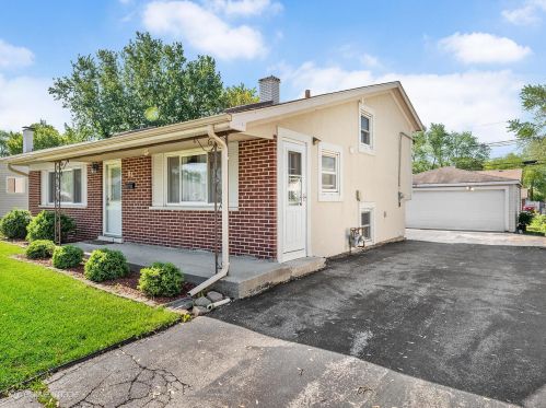 83 Drummond Ave, Glendale Heights, IL 60139-2003