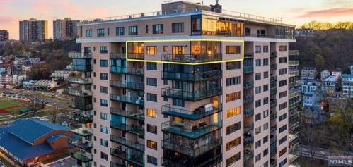 1203 River Rd, Edgewater NJ  07020-1456 exterior