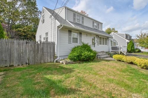 33 Mimi Rd, Old Bridge, NJ 08857-1539