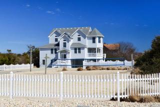 909 Corolla Dr, Corolla, NC 27927-9685