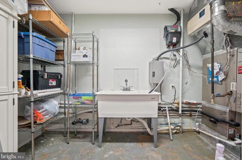 8017 Ellet Rd, Springfield VA  22151-1921 exterior