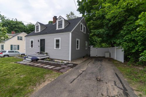 11 Stevens Ct, Portsmouth, NH 03869-5604