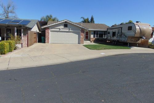 324 Whitney St, Lodi, CA 95242-2170