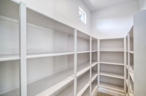 1833 Sugarbush Dr, Vista CA 92084 exterior