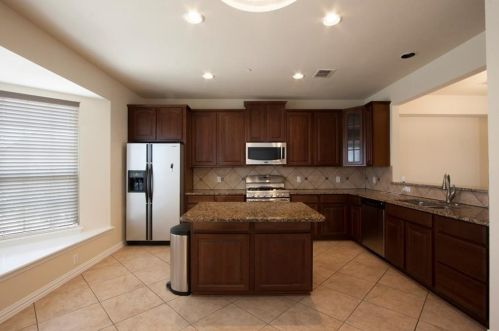 7855 Liverpool Ln, Irving TX  75063-3506 exterior