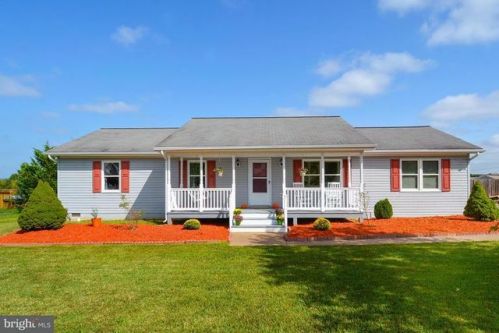 7058 Helm Dr, Remington, VA 22734-9412