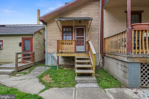 216 Carlisle St, Hanover PA 17331-2448 exterior