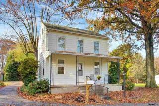 2556 Willow St, York, PA 17406-2342