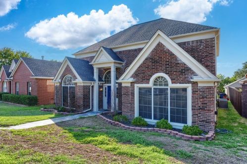 2103 Dover Dr, Carrollton TX  75006-2926 exterior