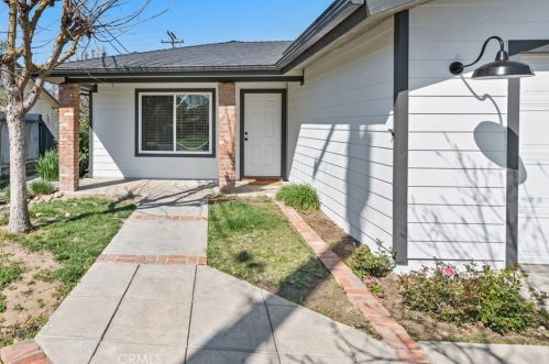 366 Duke Ave, Clovis, CA 93612-0405