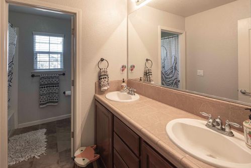 1894 Vintage Cir, Valley Home CA  95361-8678 exterior