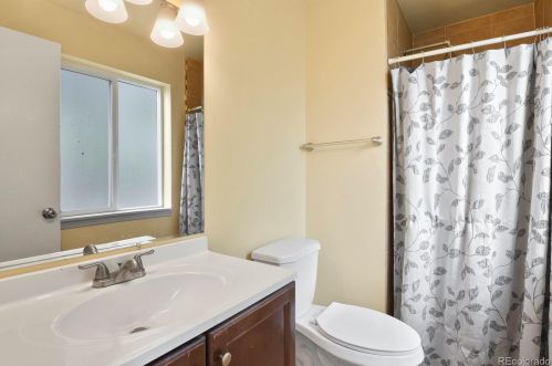 1794 Evanston St, Aurora CO 80014-2519 exterior