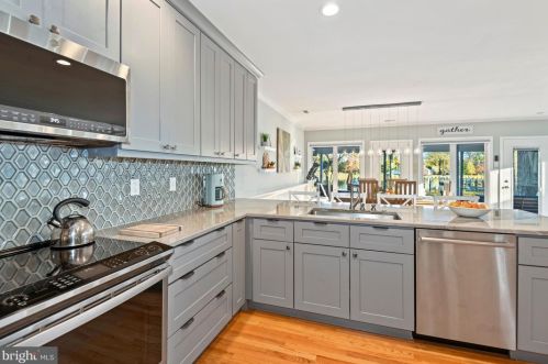 5070 Lerch Dr, Shady Side MD 20764-9650 exterior