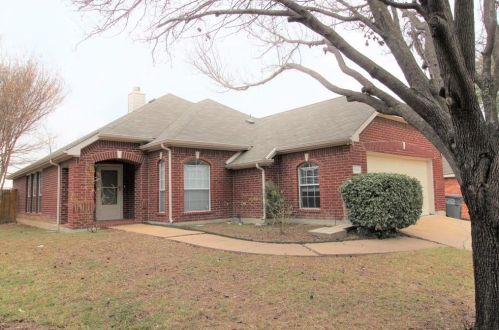 7918 Vista Creek Ln, Garland TX  75048-2645 exterior