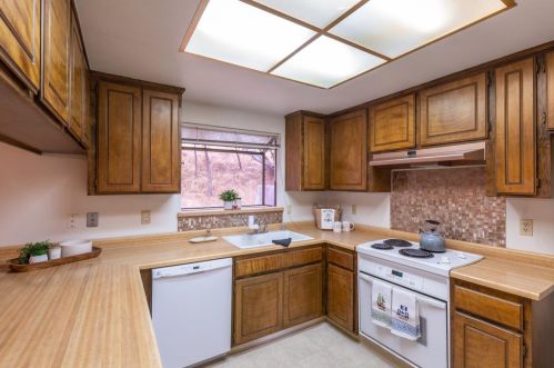 1525 Wimbledon Dr, Auburn, CA 95603-3029