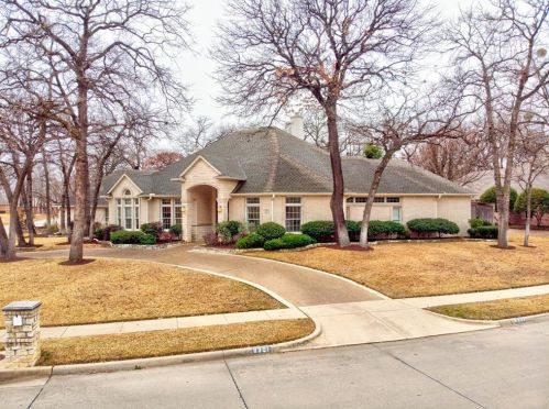 8301 Thorndyke Dr, Fort Worth TX  76182-8632 exterior