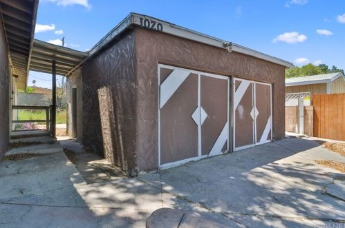 1020 Dennis Ave, Simi Valley CA  93065-3224 exterior