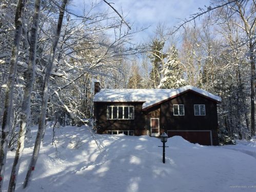 79 Nottingham Rd, Winthrop, ME 04364-3946