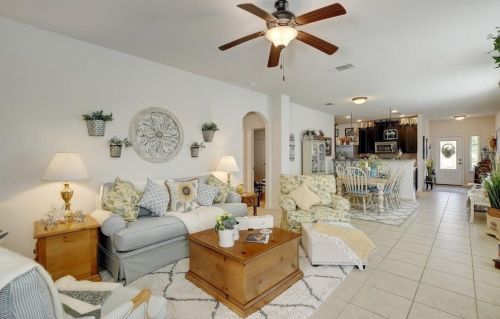 1477 Treeta Trl, Uhland TX  78640 exterior