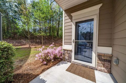 246 Oakview Dr, Holly Springs, GA 30114-1802