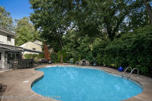 37 Walnut Ave, Tinton Falls NJ 07701-6132 exterior