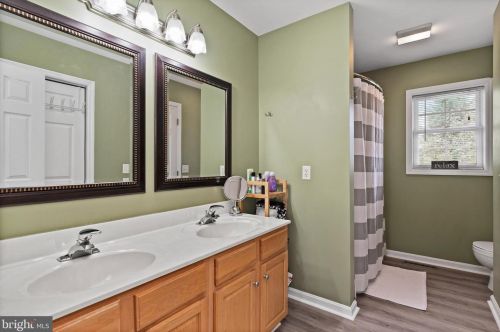 22 Meade Dr, Carlisle PA 17013-8141 exterior