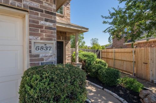 6837 Waterhill Ln, Fort Worth TX  76179-6100 exterior