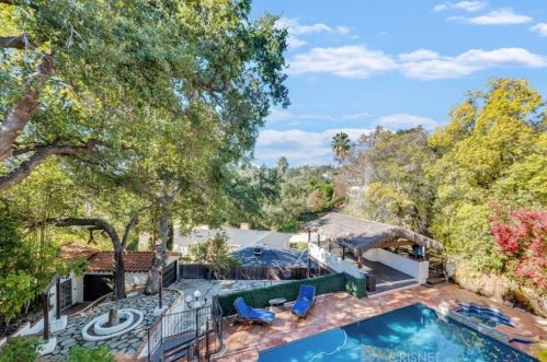 1664 Las Flores Dr, Glendale CA  91207-1200 exterior