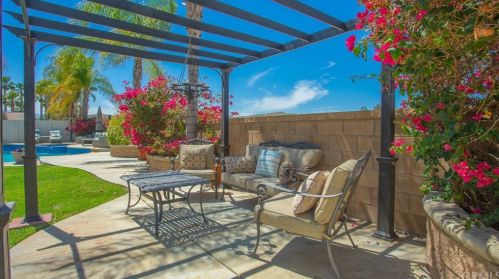 17677 Cedarwood Dr, Riverside CA  92503-7039 exterior