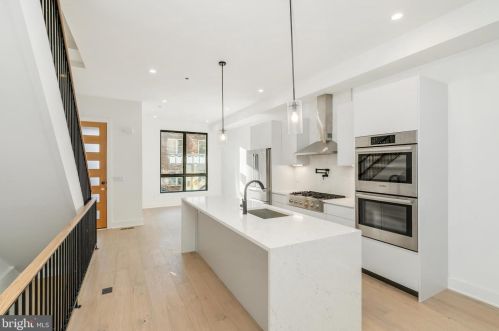 718 17th St, Philadelphia, PA 19130-2815