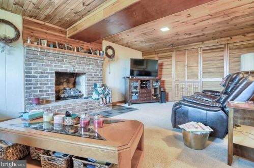 945 Cranes Gap Rd, Carlisle PA  17013-9677 exterior