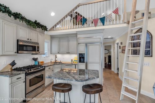 211 Canal Ln, Lavallette NJ  08735-1604 exterior