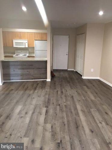 5810 Royal Ridge Dr, Springfield, VA 22152-1025