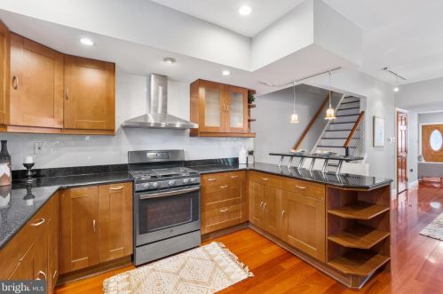 2450 4 St, Philadelphia PA 19148-4713 exterior