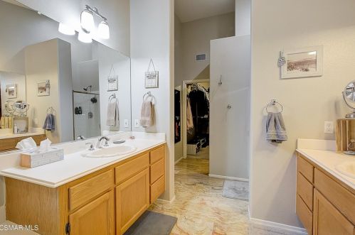 1267 Fitzgerald Rd, Simi Valley CA 93065-4480 exterior