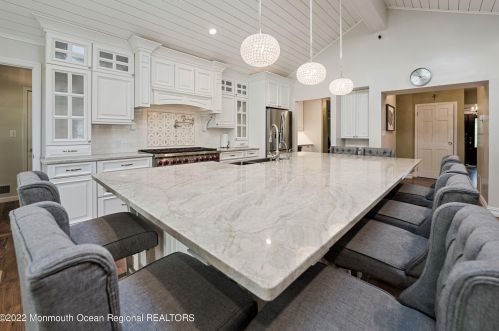 117 Augusta Dr, Lincroft, NJ 07738-1201