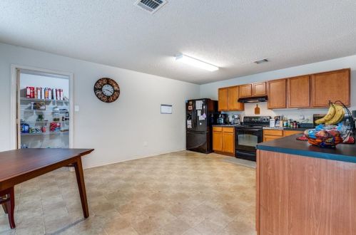 1461 Hedgewood Trl, Fort Worth TX  76112-4455 exterior