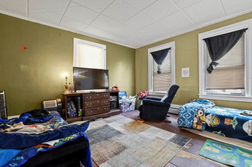 3 Kinsley St, Nashua, NH 03060-3841