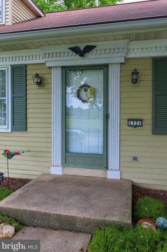 1731 Pioneer Rd, Lancaster, PA 17602-1515