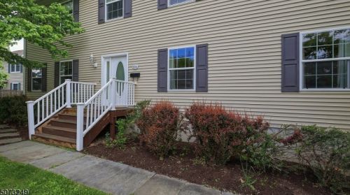 304 Warren Ave, Stirling, NJ 07980-1412