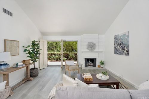 5215 Thorn Tree Ln, Irvine CA  92612-2346 exterior