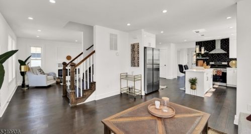 208 Indiana St, Maplewood NJ  07040-3404 exterior