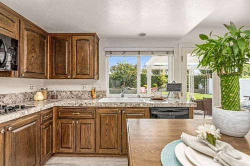 6298 Woodsboro Ave, Anaheim CA  92807-2347 exterior