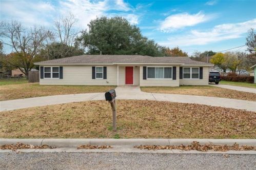 133 Burford St, Columbus, TX 78934-1401