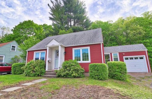 2005 Baldwin St, Waterbury, CT 06706-2604