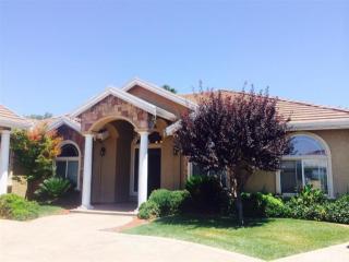 988 Canyon Dr, Modesto, CA 95351-6869