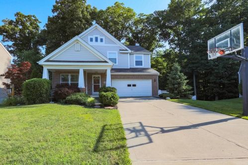 886 Ellery Dr, Cincinnati, OH 45245-7002