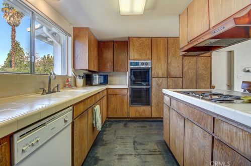 5910 Intervale Dr, Riverside CA  92506-4049 exterior