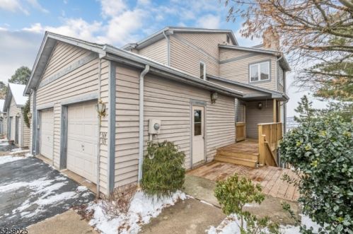 504 Skyline Dr, Paterson, NJ 07508-1029